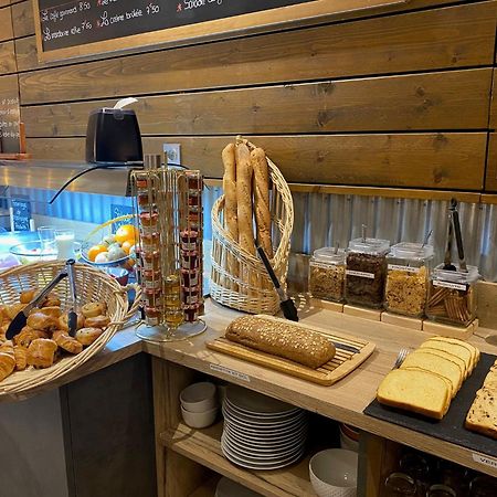 Logis Cris Hotel Et Restaurant, Lyon Sud-Est Corbas Eksteriør billede